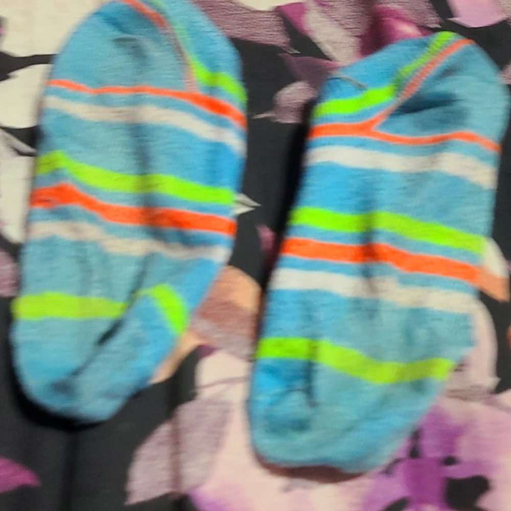 Socks to small for me only size 6 or 7 girls
